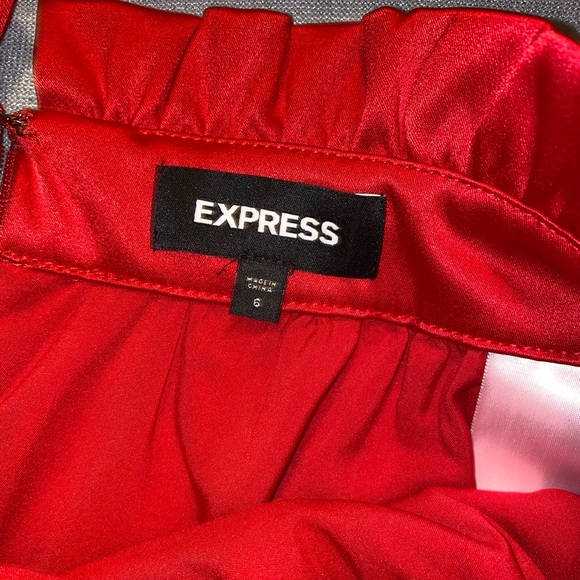 Express Red satin mini skirt size 6 with pockets - Picture 3 of 3